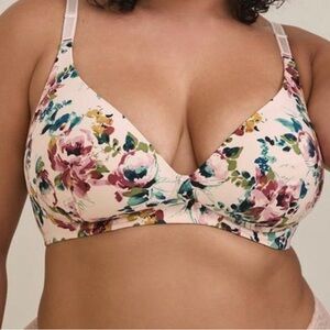 BNWT in original plastic bag.  Torrid Wire free plunge bra 44B